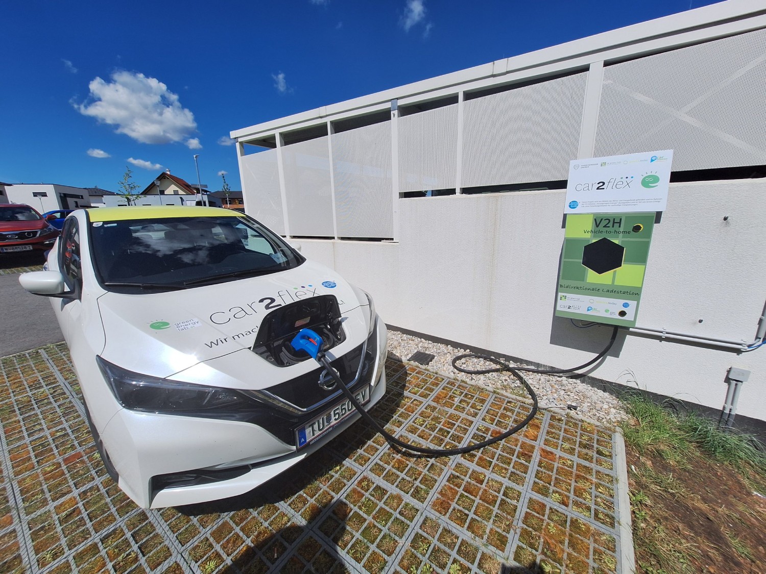 c-green-energy-lab-15 Auto an bidirektionaler Ladesäule
Foto: Green Energy Lab