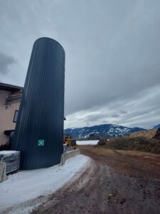 großer Warmwasserspeicher