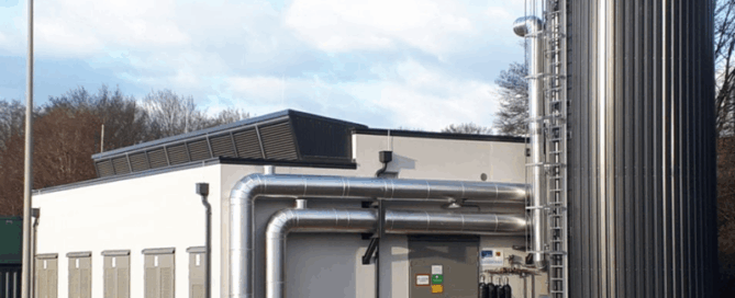 Gebäude mit zylindrischem Heißwasserspeicher